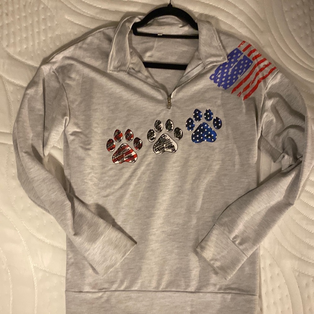 Paw prints flag print sweatshirt